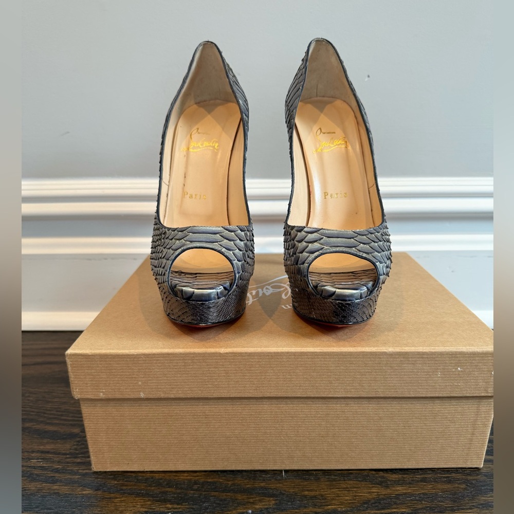 Christian Louboutin Silver Metallic Snakeskin Peep-Toe Pumps - Picture 2 of 9